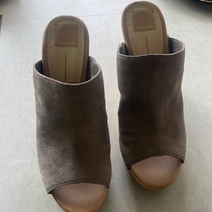 Size 8 woman’s taupe suede platform mules